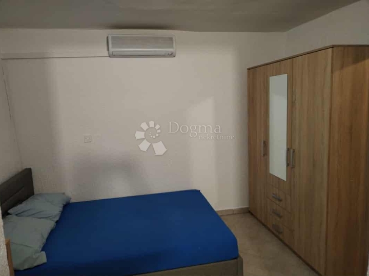 Poreč (okolica) - kamena kuća sa 2 stana