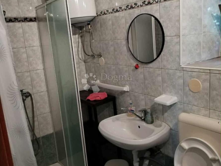 Poreč (okolica) - kamena kuća sa 2 stana