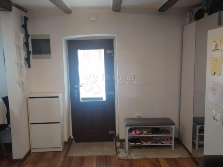 Poreč (okolica) - kamena kuća sa 2 stana