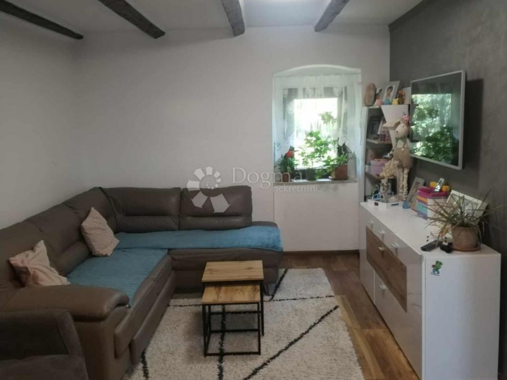 Poreč (okolica) - kamena kuća sa 2 stana