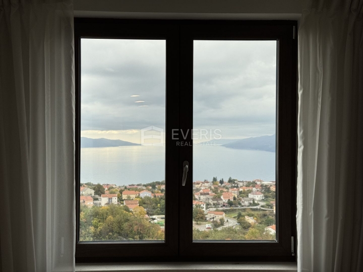 Kastav, luksuzan 2S+DB s panoramskim pogledom na more