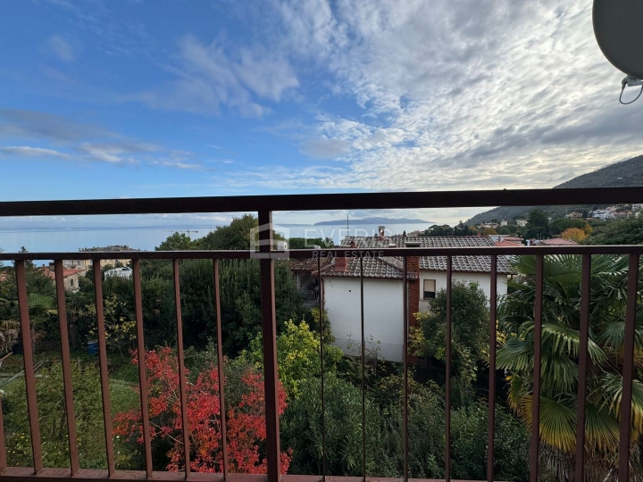 Lovran, stan 63 m2, odlična lokacija blizina mora