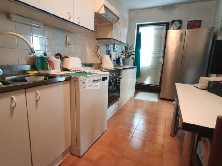 Lovran, stan 63 m2, odlična lokacija blizina mora