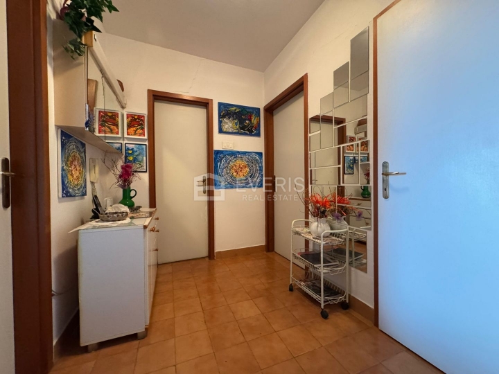 Lovran, stan 63 m2, odlična lokacija blizina mora