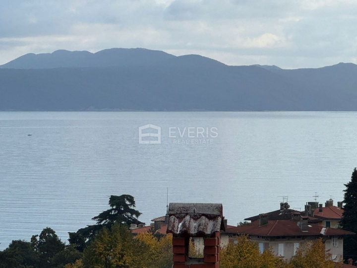 Lovran, stan 63 m2, odlična lokacija blizina mora