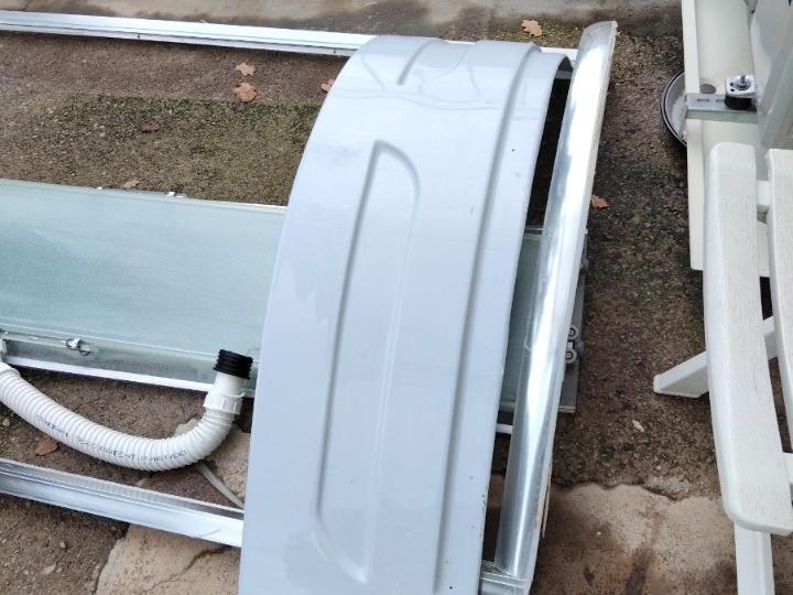 Tušu kada i kabina 80 polukružna