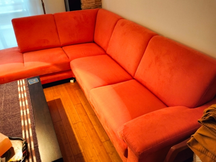 Poklanjam kutnu garnituru