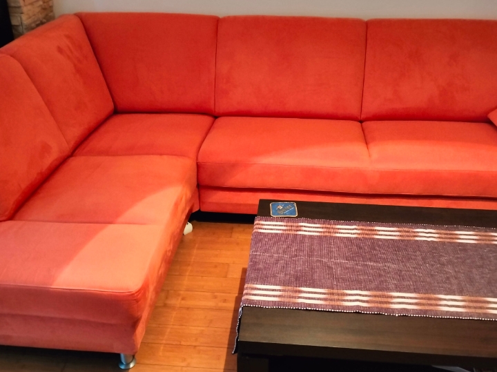 Poklanjam kutnu garnituru