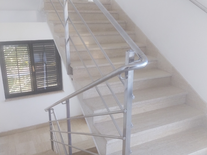 Stan 140 m2 + 150 m2 potkrovlje