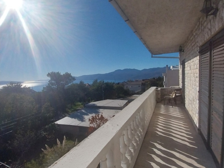 Stan 140 m2 + 150 m2 potkrovlje