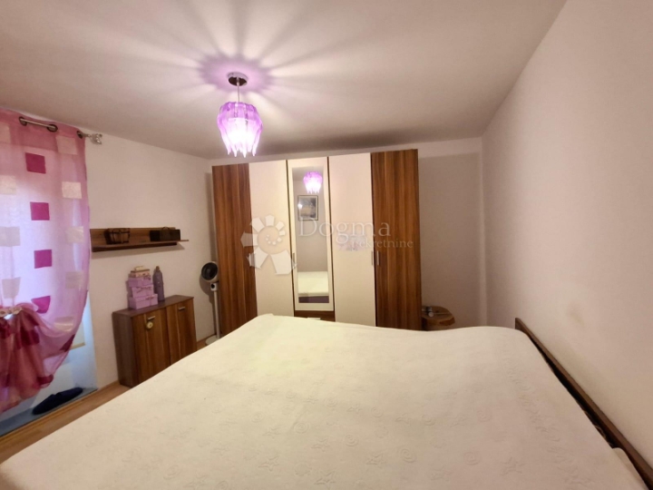 Buje - renovirana kamena kuća u starogradskoj jezgri 4S+DB