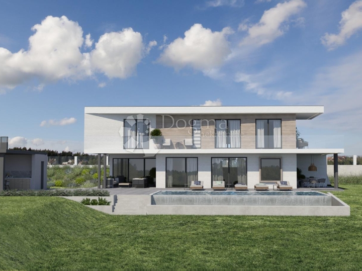 Samo kod nas! Zemljište s ishodovanom dozvolom! Okolica Labina