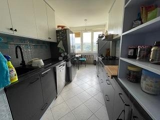 Kozala, četverosobni stan s tri balkona i pogledom na more