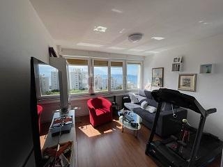 Kozala, četverosobni stan s tri balkona i pogledom na more