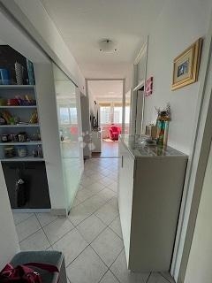 Kozala, četverosobni stan s tri balkona i pogledom na more