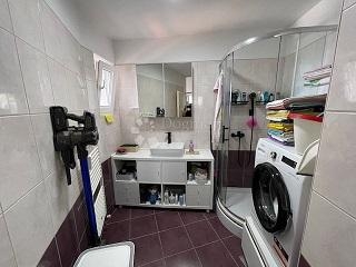 Kozala, četverosobni stan s tri balkona i pogledom na more