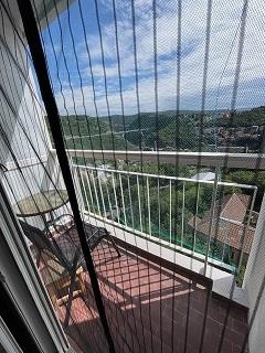 Kozala, četverosobni stan s tri balkona i pogledom na more