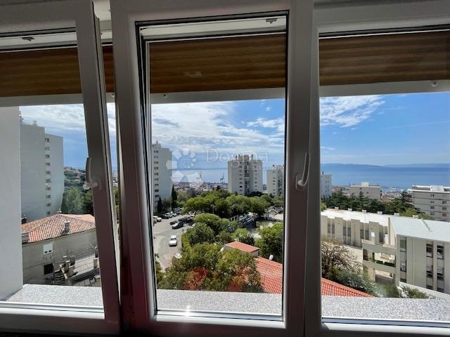 Kozala, četverosobni stan s tri balkona i pogledom na more