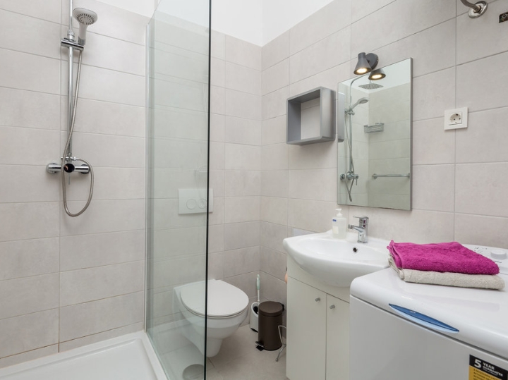 Garsonijeru iznajmljujem