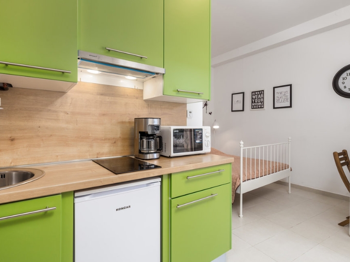 Garsonijeru iznajmljujem