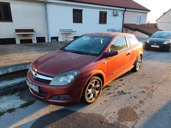 Opel Astra 1.6 GTC