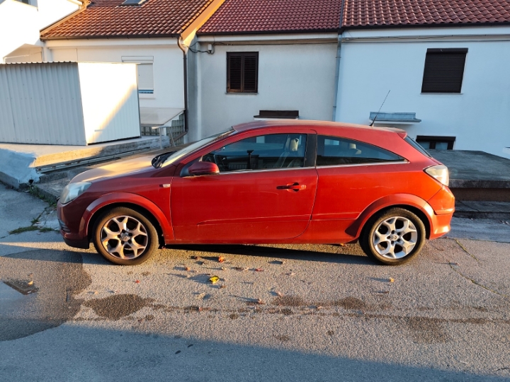 Opel Astra 1.6 GTC