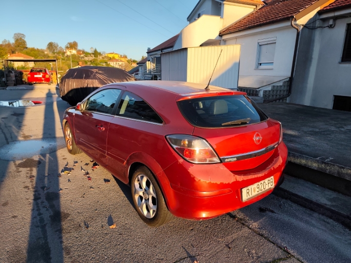 Opel Astra 1.6 GTC
