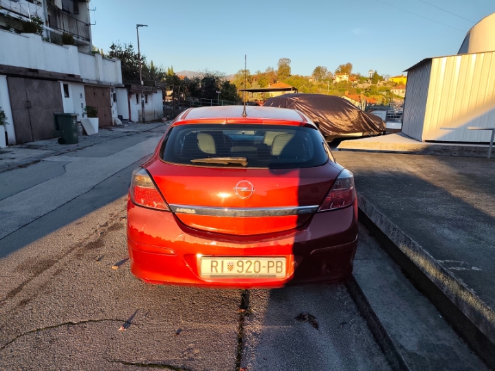 Opel Astra 1.6 GTC