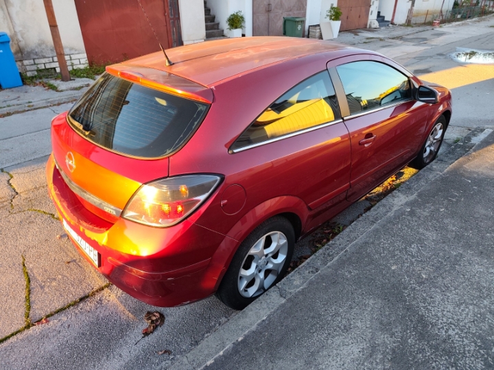 Opel Astra 1.6 GTC
