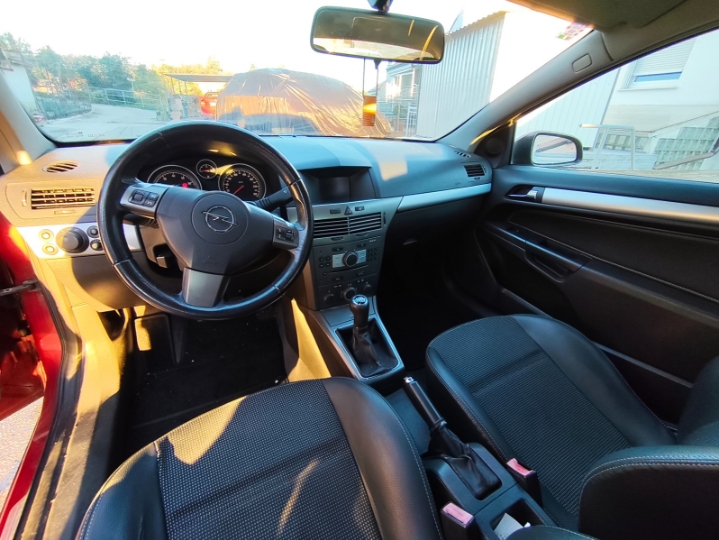 Opel Astra 1.6 GTC