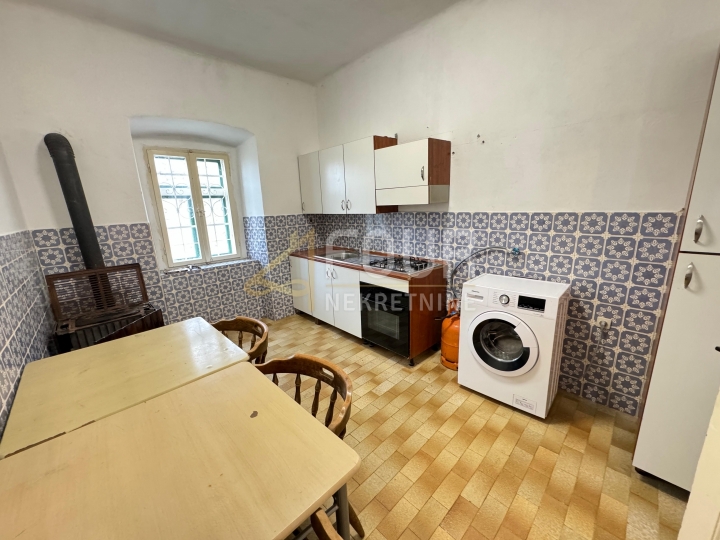 Hreljin, 100m2, samostojeća kuća s garažom i okućnicom