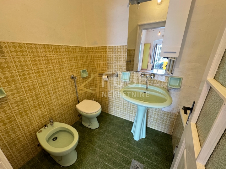 Hreljin, 100m2, samostojeća kuća s garažom i okućnicom