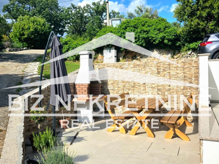 Brseč-Golovik, uhodana kuća za najam 132m2