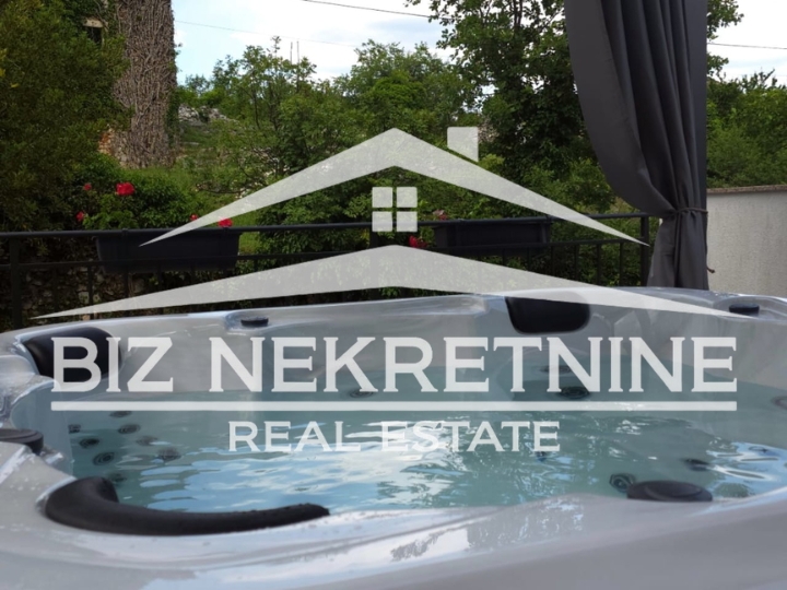 Brseč-Golovik, uhodana kuća za najam 132m2