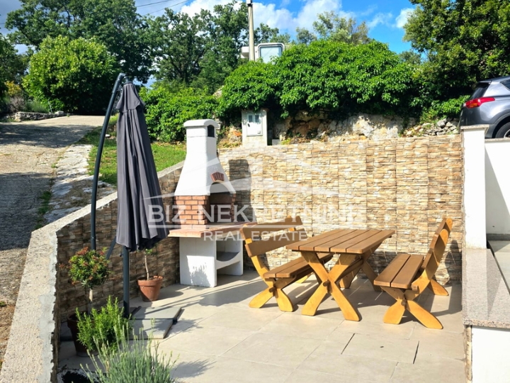 Brseč-Golovik, uhodana kuća za najam 132m2