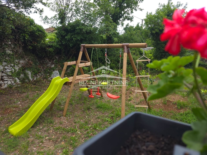 Brseč-Golovik, uhodana kuća za najam 132m2