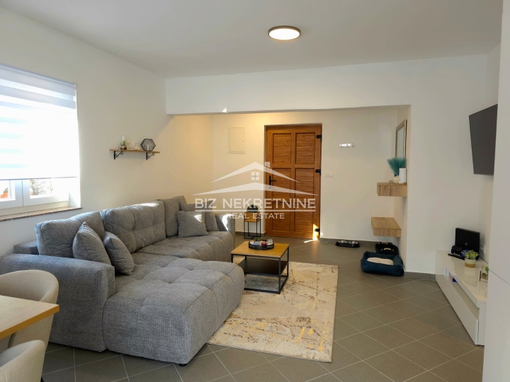 Brseč-Golovik, uhodana kuća za najam 132m2