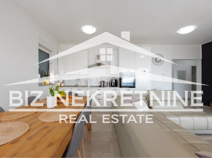 Matulji - 3S+DB, 2 parkirna mjesta + dvorište