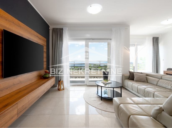 Matulji - 3S+DB, 2 parkirna mjesta + dvorište