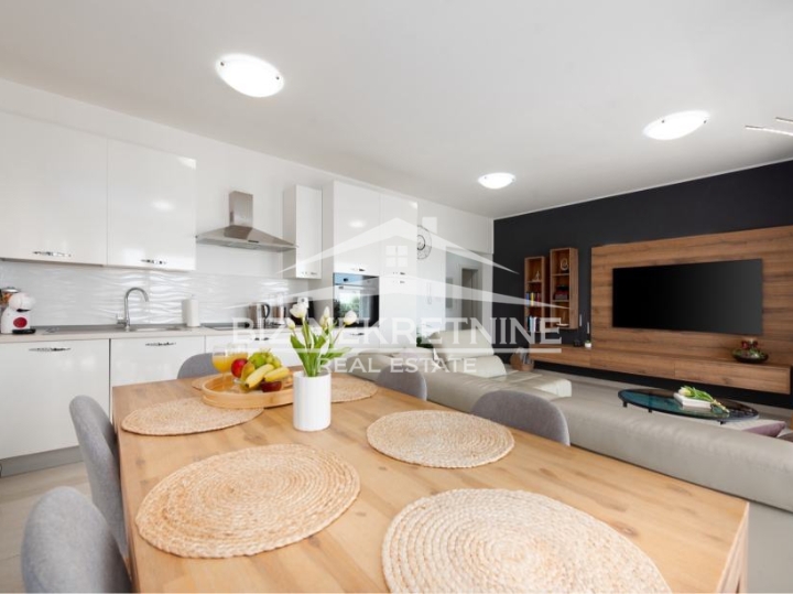 Matulji - 3S+DB, 2 parkirna mjesta + dvorište