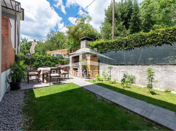 Matulji - 3S+DB, 2 parkirna mjesta + dvorište