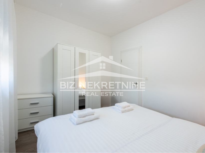 Matulji - 3S+DB, 2 parkirna mjesta + dvorište