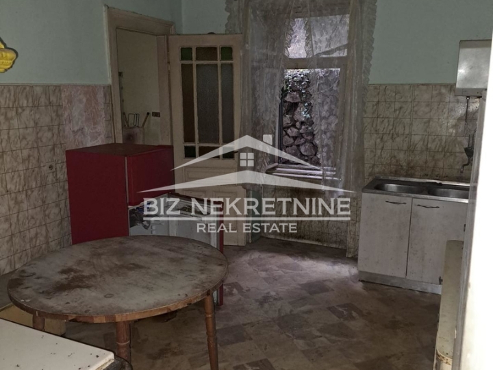 Bakar - Prilika - 5S stan za kompletnu adaptaciju