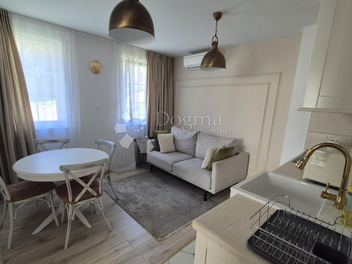 2 stana Vrsar za život i investiciju