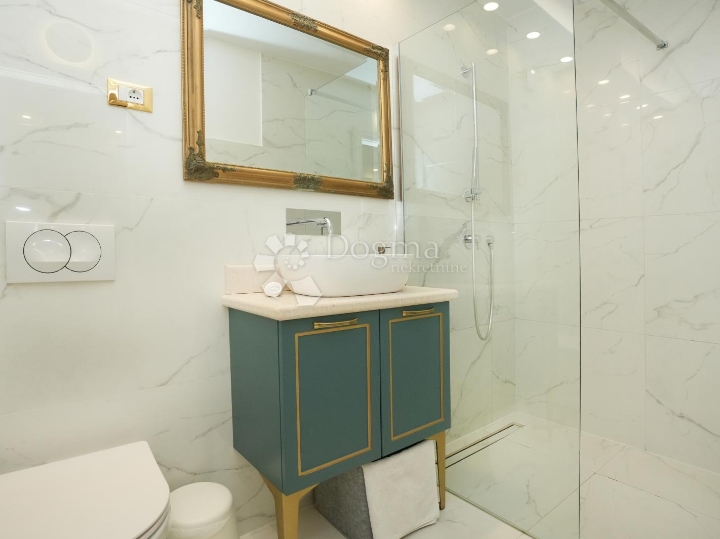 2 stana Vrsar za život i investiciju