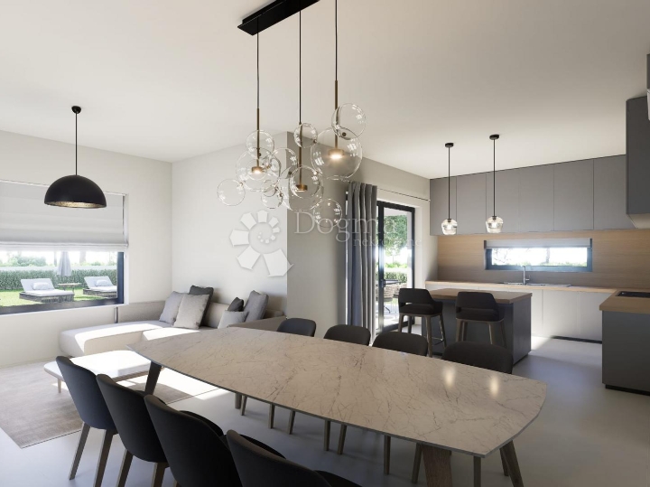 Građ. zemljište s Građ. dozvolom za obiteljsku kuću i bazen