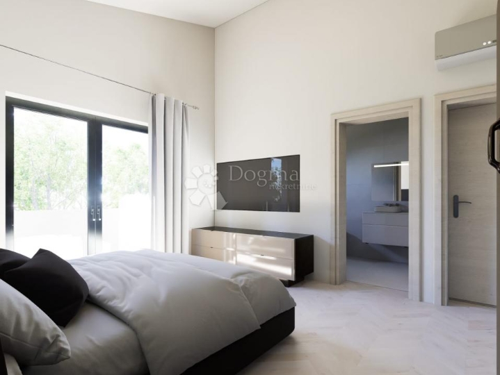 Građ. zemljište s Građ. dozvolom za obiteljsku kuću i bazen