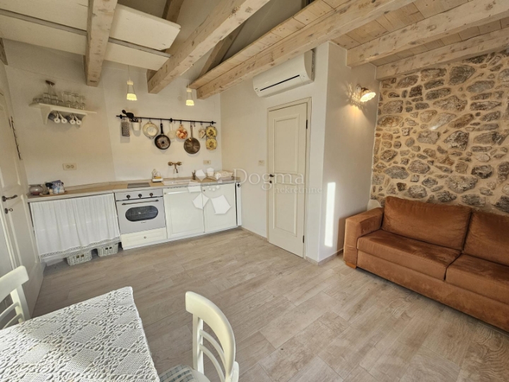 Vrbnik-centar kuća u nizu!