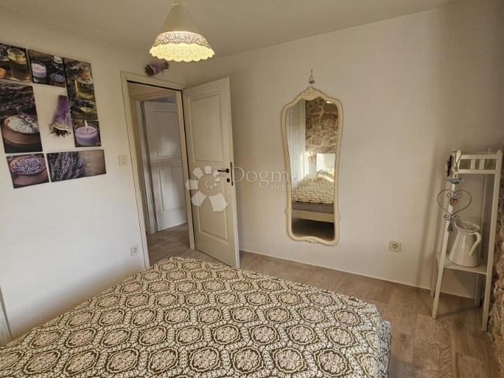 Vrbnik-centar kuća u nizu!