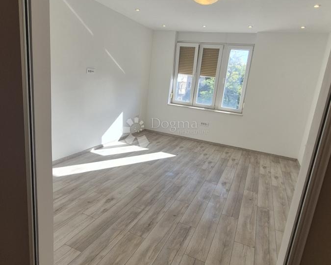 Dvosobni stan u centru Pule površine 72,83 m2